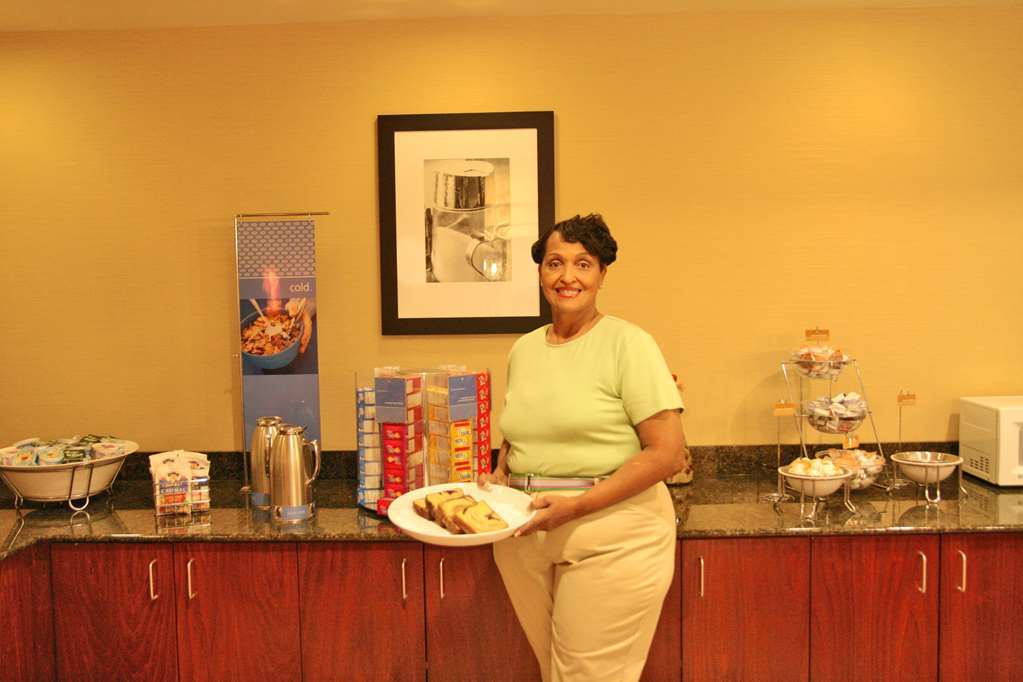 Hampton Inn Indianapolis Northwest - Park 100 Ресторант снимка